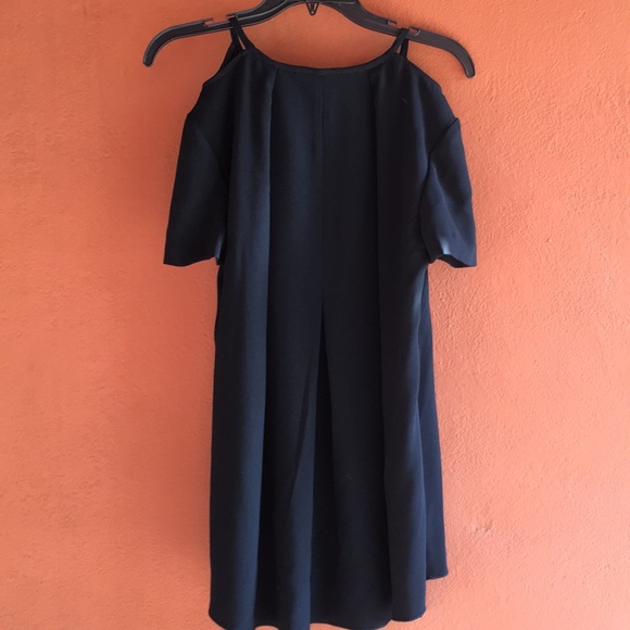 Trina Turk Black Cold Shoulder Tunic Top NWOT🖤 - Picture 5 of 7